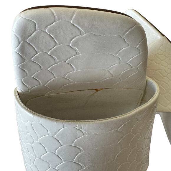 STEVE MADDEN White Croc Square Toe Wood Block Heel Sandal Size 7.5 - Picture 9 of 9